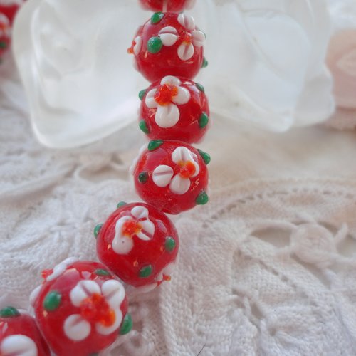 Perle verre rouge, fleur blanche, verre murano, artisanales, perle venise