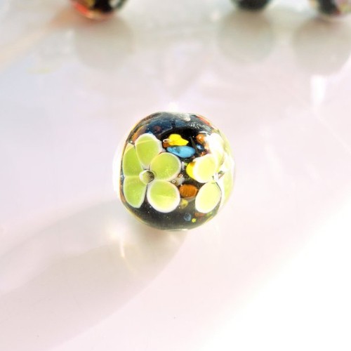 Perle verre murano, inclusion de fleur, vert anis, 14 mm, verre, venise, lampwork