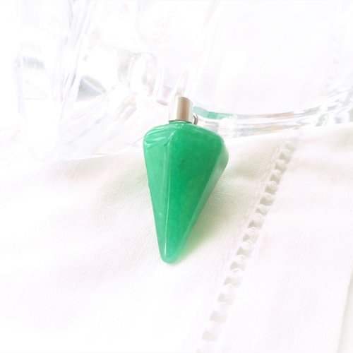 Pendentif pendule jade vert, jade de birmanie, pendentif cone, pic, chakra, bijoux, cadeau, charm, pierre