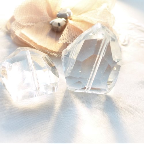 Grosse perle en verre transparente , perle multi face, verre cristal