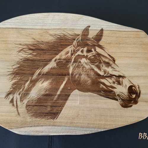 Dessous de plat / planche décorative en teck "cheval"