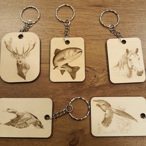 Lot de 5 portes cles 'chasse et peche" en bois