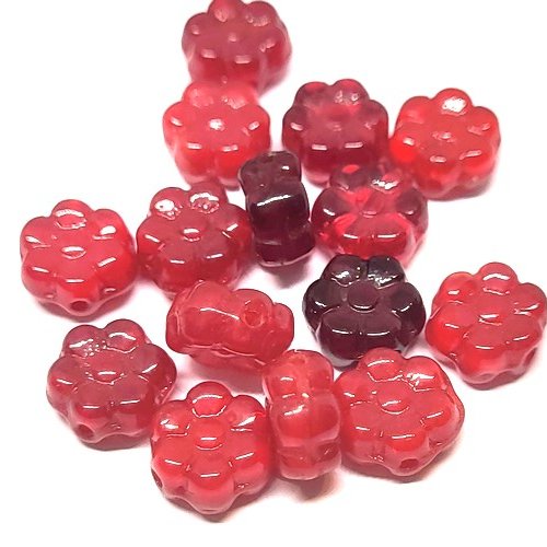 Lot de 15 perles fleurs rouges