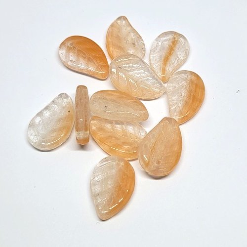 10 perles feuilles orange clair
