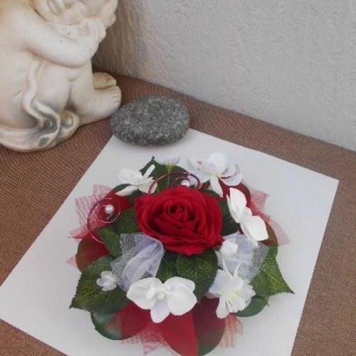 Centre de table - décoration de table en fleurs artificielles - blanc et bordeaux