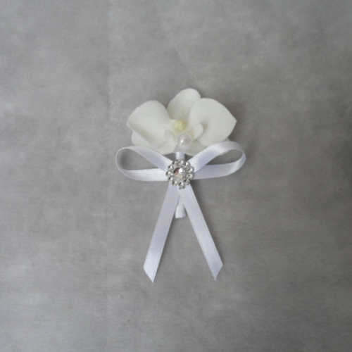 Boutonnière, broche pour mariage - blanche et argent avec orchidée