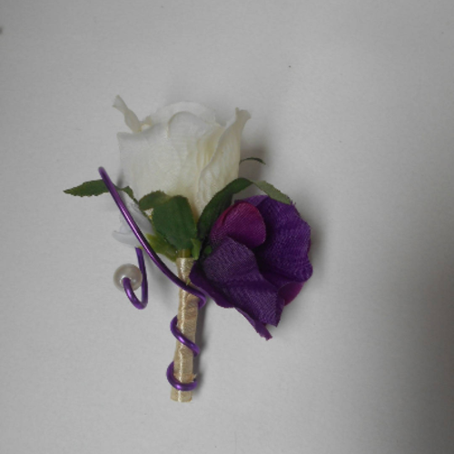 Boutonnière, broche pour mariage - ivoire et violet