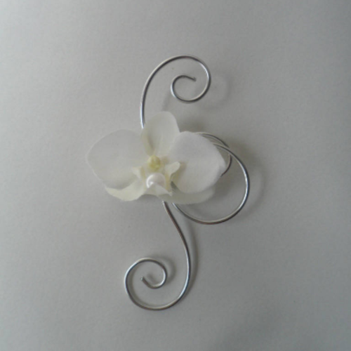 Boutonnière - broche pour mariage - argent et blanc avec orchidée