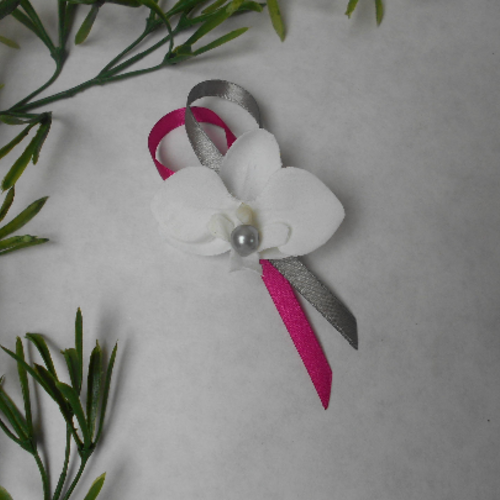 Boutonnière, broche pour mariage - blanc gris et fuchsia - orchidée blanche