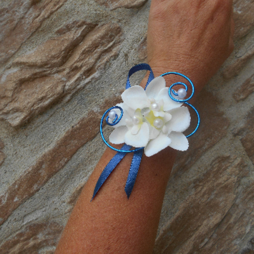 Bracelet fleuri pour mariée - bleu marine - orchidée