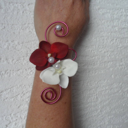 Bracelet fleuri pour mariage - duo d'orchidées - blanc et bordeaux