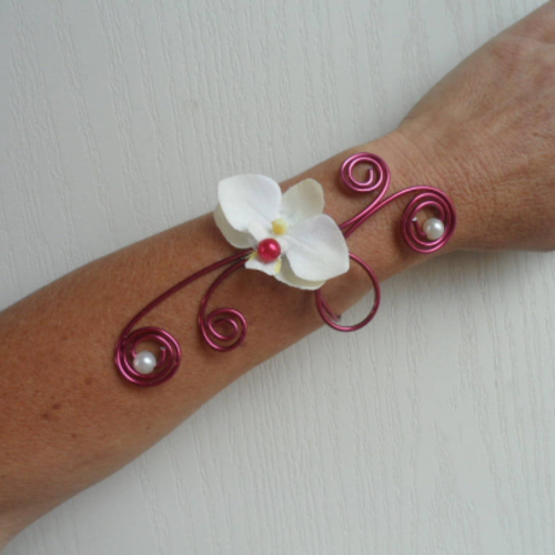 Bracelet fleuri avec orchidée - ivoire et bordeaux