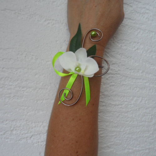 Bracelet fleuri pour mariée ou témoin - chocolat anis et ivoire