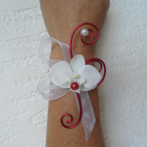 Bracelet fleuri pour mariage - rouge et blanc avec orchidée