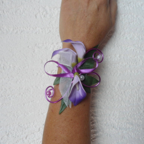 Bracelet fleuri pour mariée ou témoin - mauve parme et blanc