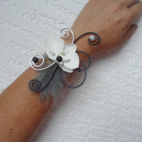 Bracelet fleuri pour mariée ou témoin - noir blanc et argent