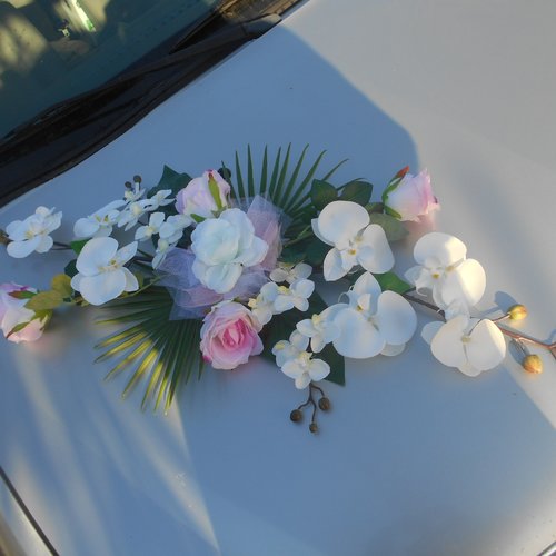 Décoration de voiture - ventouse fleurie pour voiture des mariées