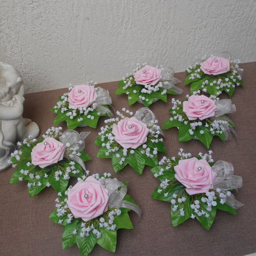 Centre de table rose pâle et blanc avec fleurs artificelles