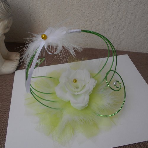 Porte alliances pour mariage - blanc et vert anis avec rose