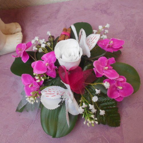 Centre de table blanc et fuchsia - mariage - fleurs artificielles - Un  grand marché