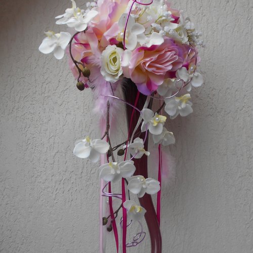 Bouquet de mariée retombant ivoire, blanc et rose