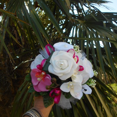 Bouquet de demoiselle d'honneur fuchsia et blanc