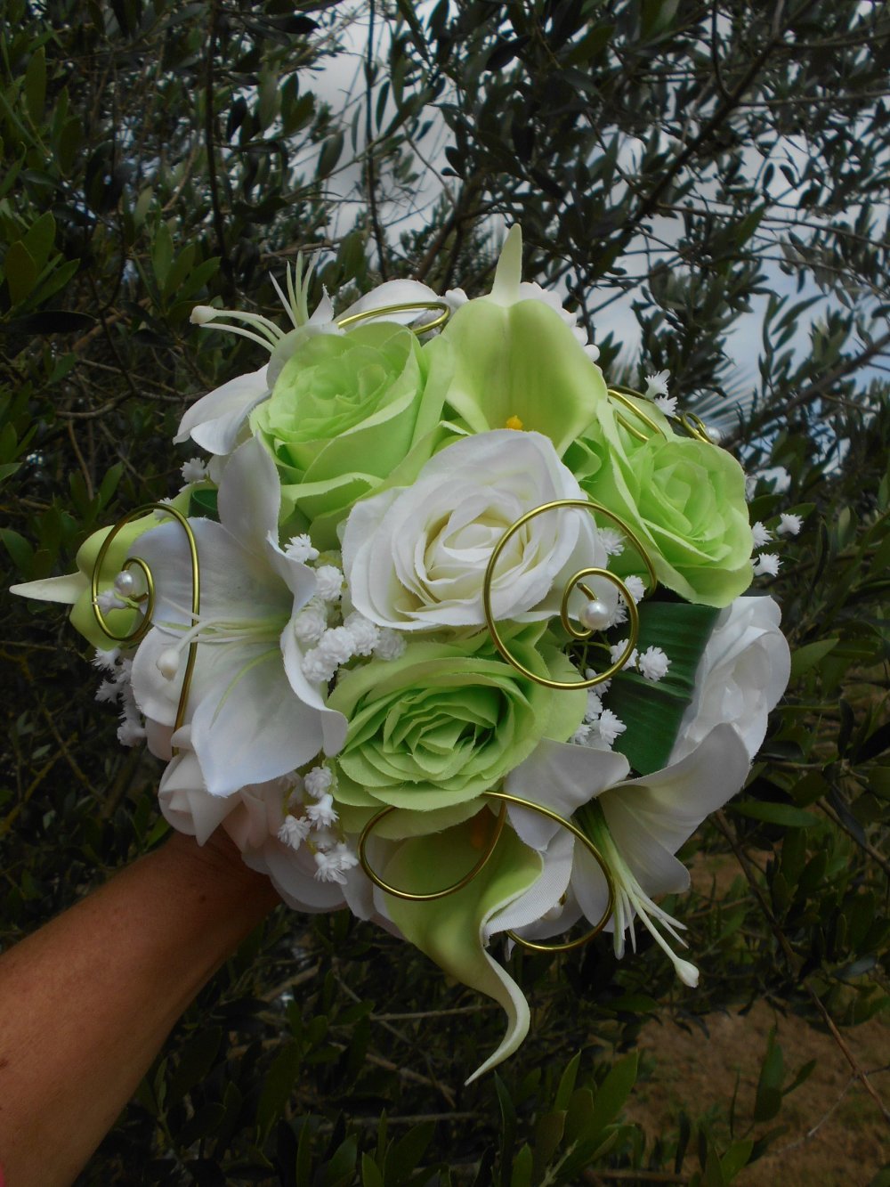 Bouquet de mariée rond - vert d'eau et blanc - Un grand marché