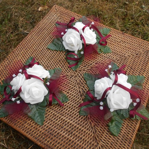 Centre de table blanc et bordeaux - décoration florale pour mariage