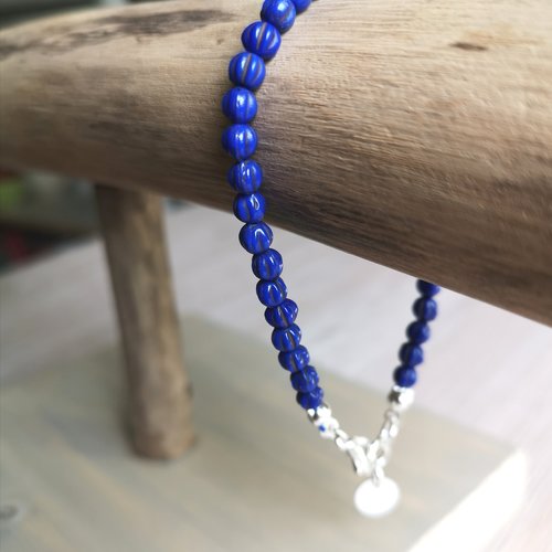 Joli bracelet en perles de bohème bleu roi