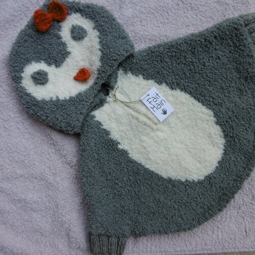 Poncho à capuche  bébé et enfant pingouin tricoté main 3 mois à 36 mois