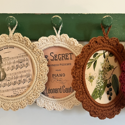 Décoration murale au crochet | médaillon vintage fait main | cabinet de curiosités | déco botanique