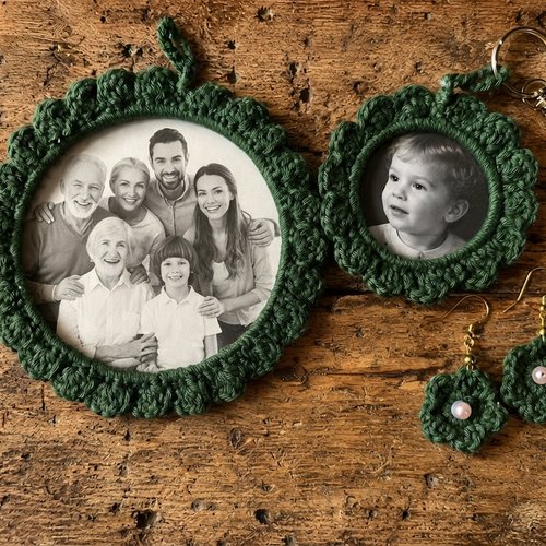 Coffret cadeau crocheté fait main — cadre photo, bijou de sac et boucles d’oreilles vintage