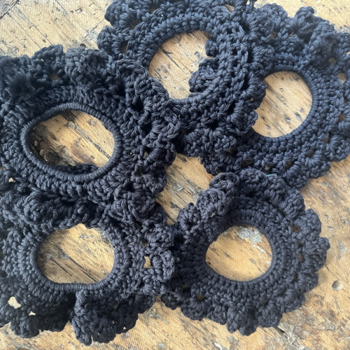 Chouchou au crochet effet dentelle vintage