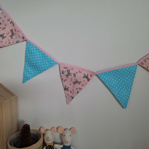 Guirlande fanions zèbre rose