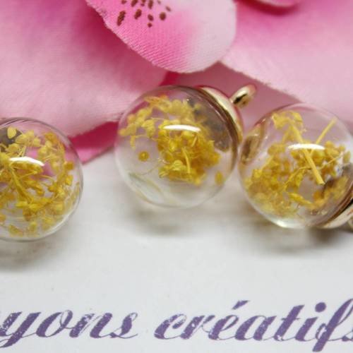 100 pendentifs globe en verre doré fleurs séchées jaunes -22x16mm-