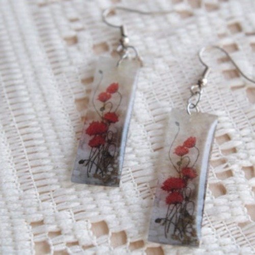 Boucles d'oreilles percées avec fleur rouge bijoux en métal argenté avec image ,coquelicots, fleurs, pavot, nature dans résine
