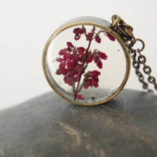 Collier bronze collier avec des fleurs fleurs roses vraies fleurs fleurs dans de la résine collier botanique cadeau pour elle