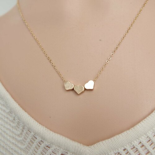 Collier avec des cœurs trois petits cœurs cœurs dorés collier pour femme collier mignon collier romantique collier pour maman