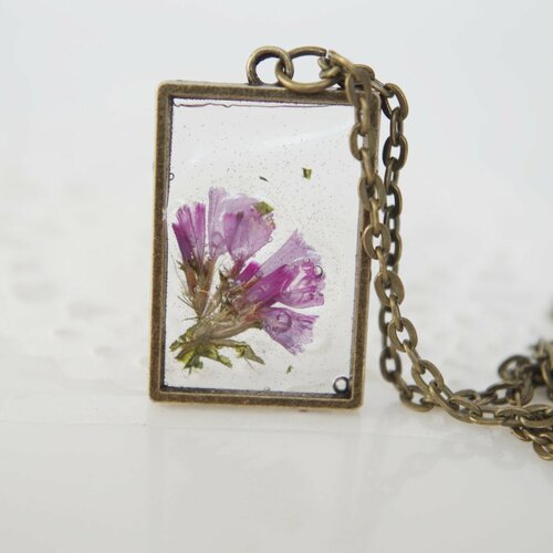 Collier bronze vraie fleur collier avec une fleur fleur dans de la résine cadeau pour elle cadeau pour maman fleur violettes