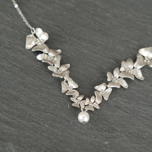 Collier avec des orchidées collier avec une perle collier argenté cadeau pour maman collier avec des fleurs pour le mariage