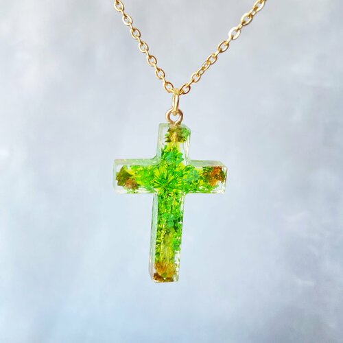 Croix en or fleurs vertes en résine collier baptême cadeau fille bijoux baptême сross jésus memorial cadeau de mariée pour grand-mère