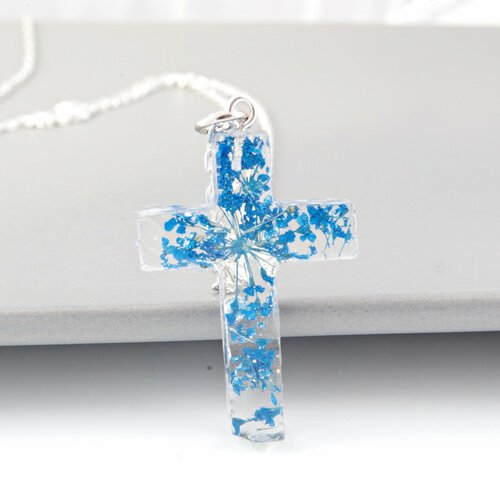 Croix chrétienne croix avec des fleurs bleues collier religieux bijou chrétien bijou avec des fleurs bleues