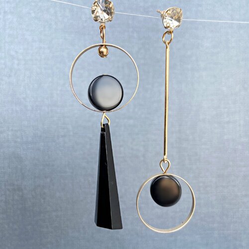 Boucles d'oreilles asymétriques  géométriques  bijoux faits main uniques cercles dorés accessoires de mode cadeaux de fête des mères