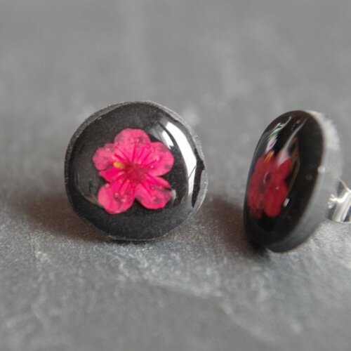 Boucles d'oreilles noires boucles d'oreilles minimalistes fleurs roses vraies fleurs fleurs séchées 
