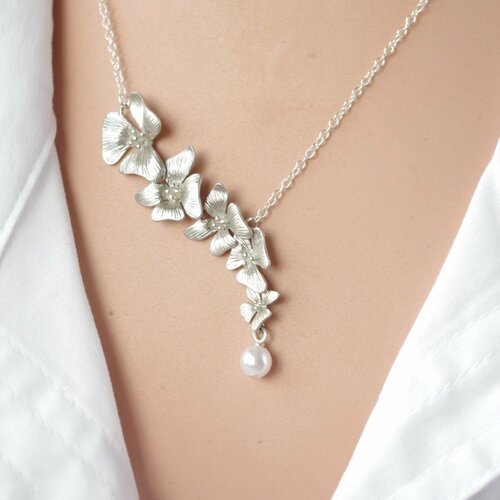 Collier avec des orchidées collier argenté lariat avec des fleurs collier de fleurs bijou de demoiselle d'honneur collier pour le mariage 