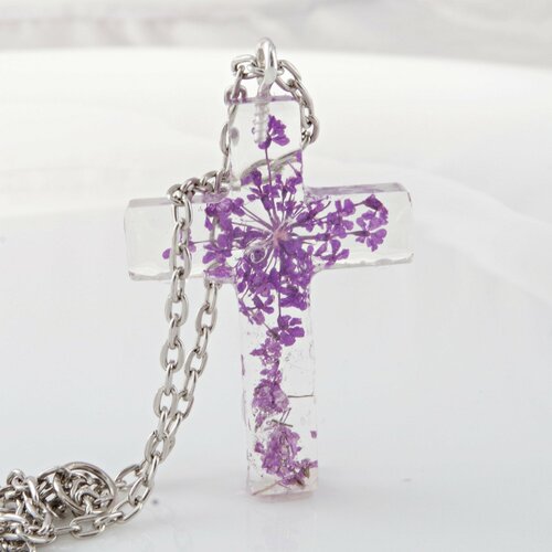 Croix chrétienne croix avec des fleurs pourpres dentelle de la reine anne collier religieux bijou chrétien bijou avec des fleurs pourpres