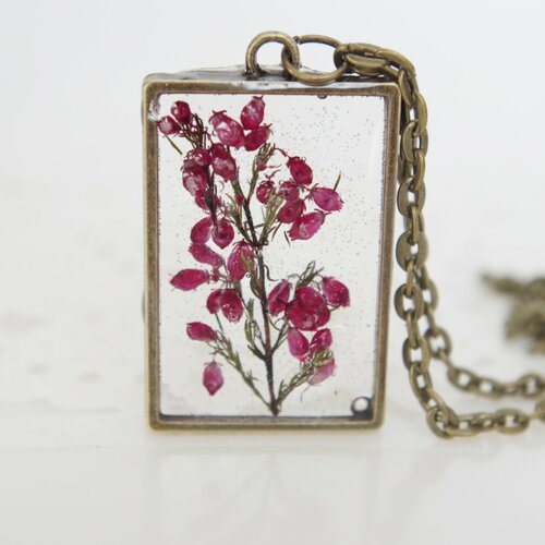 Collier avec des fleurs roses vraies fleurs collier bronze fleurs dans de la résine collier pour elle fleurs séchées