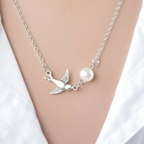 Collier avec un moineau bijou avec une perle collier simple cadeau pour elle collier avec un oiseau cadeau pour la fête des mères