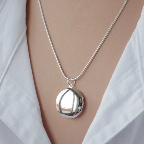 Petit médaillon collier simple argenté médaillon avec photographie cadeau pour la fête des mères cadeau pour elle cadeau d'anniversaire