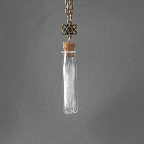 Collier avec une plume plume blanche collier avec une bouteille en verre collier avec une fleur